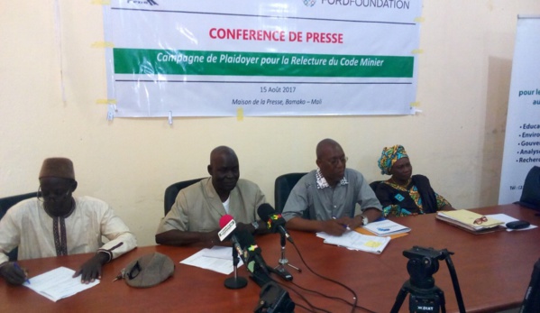 Secteur minier au Mali : Le Collectif des OSC exige 1% du chiffre d’affaires des compagnies au développement local Secteur minier au Mali : Le Collectif des OSC exige 1% du chiffre d’affaires des compagnies au développement local