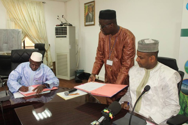 SIGNATURE DE CONVENTION ENTRE LE MINISTERE DE L’ECONOMIE ET DES FINANCES- ET BNDA : 50 milliards de FCFA pour améliorer la production et la productivité des produits agricoles SIGNATURE DE CONVENTION ENTRE LE MINISTERE DE L’ECONOMIE ET DES FINANCES- ET BNDA : 50 milliards de FCFA pour améliorer la production et la productivité des produits agricoles