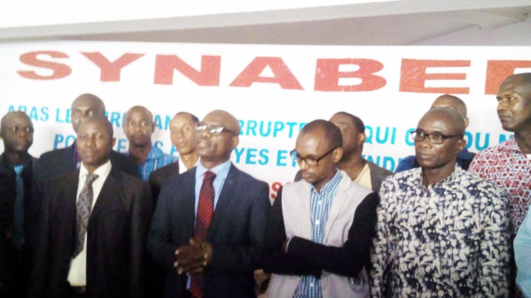 Rebondissement dans l’Affaire SYNABEF-NSIA-Mali :  Le Syndicat face à la presse décrie l’attitude de NSIA et interpelle l’Etat Rebondissement dans l’Affaire SYNABEF-NSIA-Mali :  Le Syndicat face à la presse décrie l’attitude de NSIA et interpelle l’Etat