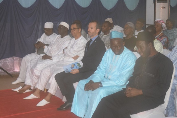 Salon des banques : Divers produits et services financiers proposés à la clientèle Salon des banques : Divers produits et services financiers proposés à la clientèle