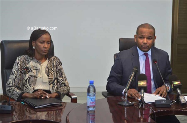 Revue annuelle conjointe du portefeuille des projets financés par la Banque Mondiale au Mali: Évaluer la performance globale pour formuler un plan d’actions Revue annuelle conjointe du portefeuille des projets financés par la Banque Mondiale au Mali: Évaluer la performance globale pour formuler un plan d’actions