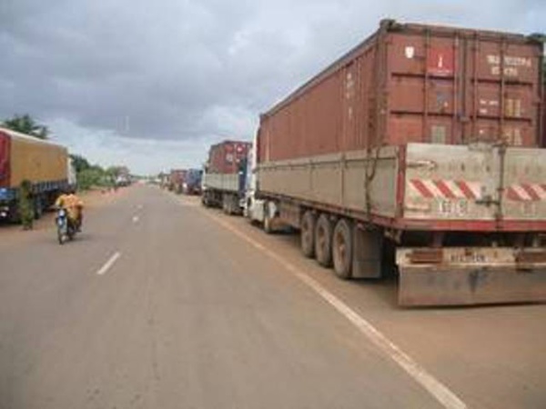 Transport : La libre circulation des personnes et des biens est loin d’être une réalité dans l’espace CEDEAO Transport : La libre circulation des personnes et des biens est loin d’être une réalité dans l’espace CEDEAO