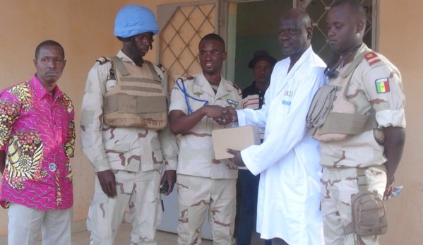 Mali : les Casques bleus sénégalais fournissent des médicaments à l’hôpital de  Gao