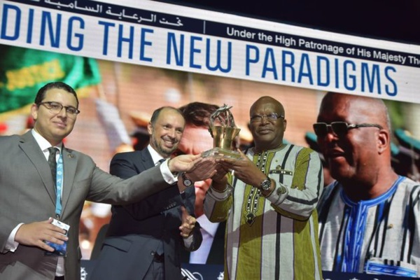 Le président du Burkina Faso, Roch Marc Christian Kaboré recevant le Grand Prix MEDays 2018