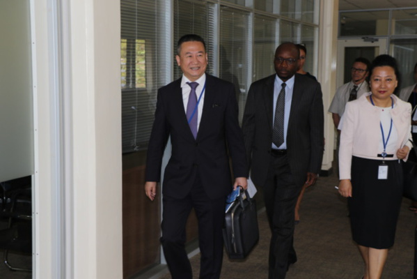 @un_greatlakes/Aaron Kakunza L'Envoyé spécial de l'ONU pour la région des Grands lacs d'Afrique, Juang Xia, arrive à Nairobi pour prendre ses fonctions, le mardi 2 avril 2019. @un_greatlakes/Aaron Kakunza L'Envoyé spécial de l'ONU pour la région des Grands lacs d'Afrique, Juang Xia, arrive à Nairobi pour prendre ses fonctions, le mardi 2 avril 2019.