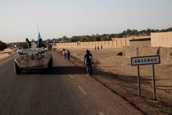 MINUSMA/Marco Dormino Des Casques bleus de la Mission multidimensionnelle intégrée des Nations Unies pour la stabilisation au Mali (MINUSMA) à Ansongo, dans le nord du pays. (Archive) MINUSMA/Marco Dormino Des Casques bleus de la Mission multidimensionnelle intégrée des Nations Unies pour la stabilisation au Mali (MINUSMA) à Ansongo, dans le nord du pays. (Archive)