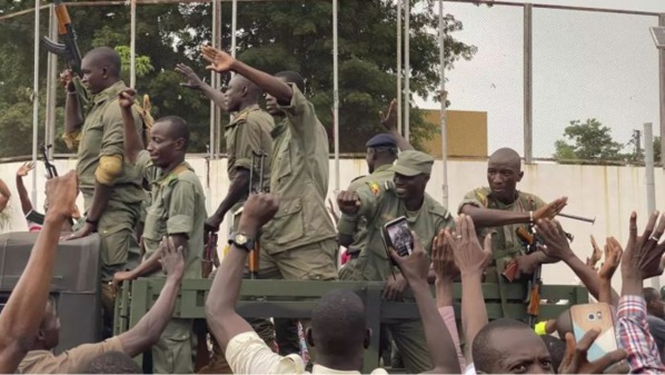 Le Mali, un pays à haut risque : De la fuite en avant à une scène de théâtre