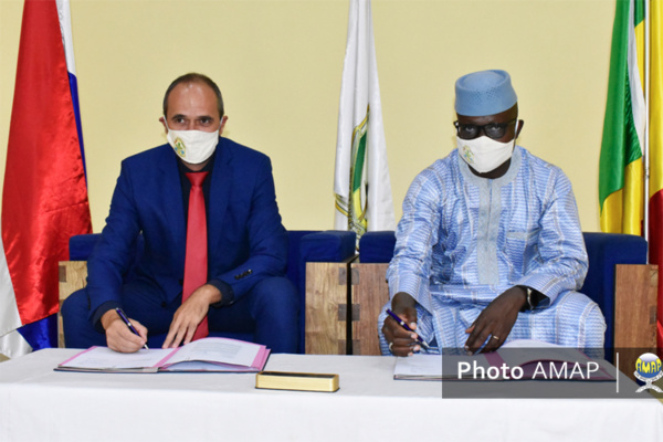 EMP-ABB-Pays-Bas : Signature d’une convention de 1,3 milliard de FCFA EMP-ABB-Pays-Bas : Signature d’une convention de 1,3 milliard de FCFA