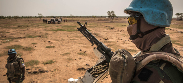 Des soldats de la paix de l'ONU patrouillent dans la région de Mopti, dans le centre du Mali