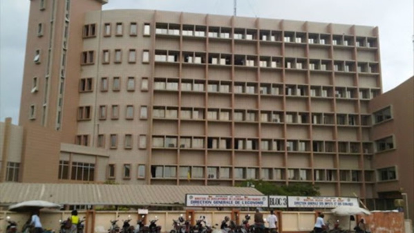 Bons et obligations du trésor : Le Bénin encaisse 27,500 milliards de FCFA au niveau du marché financier de l’UEMOA Bons et obligations du trésor : Le Bénin encaisse 27,500 milliards de FCFA au niveau du marché financier de l’UEMOA