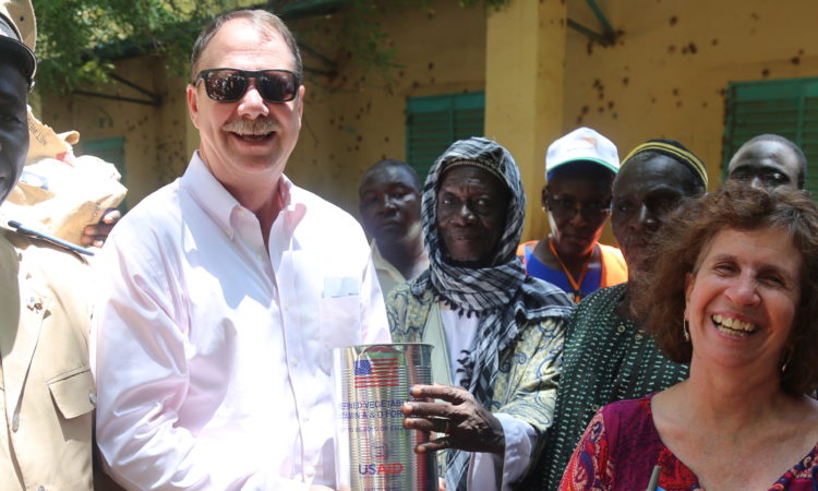 Coopération : L’Ambassadeur des USA visite le Centre du Mali pour soutenir l’éducation et l’assistance humanitaire