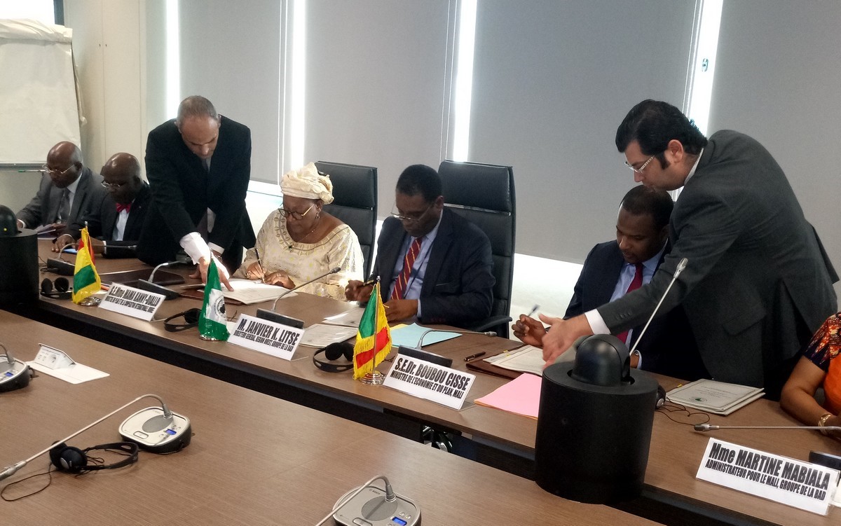 Energie : Le Dr Boubou Cissé signe des accords de financement pour un montant de 39,2 milliards de FCFA avec la BAD