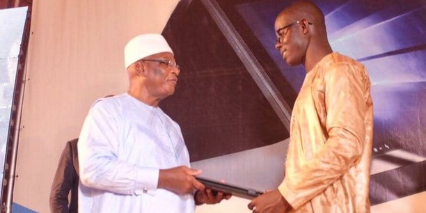 Education : Remise de 13 000 tablettes-PC aux étudiants Education : Remise de 13 000 tablettes-PC aux étudiants