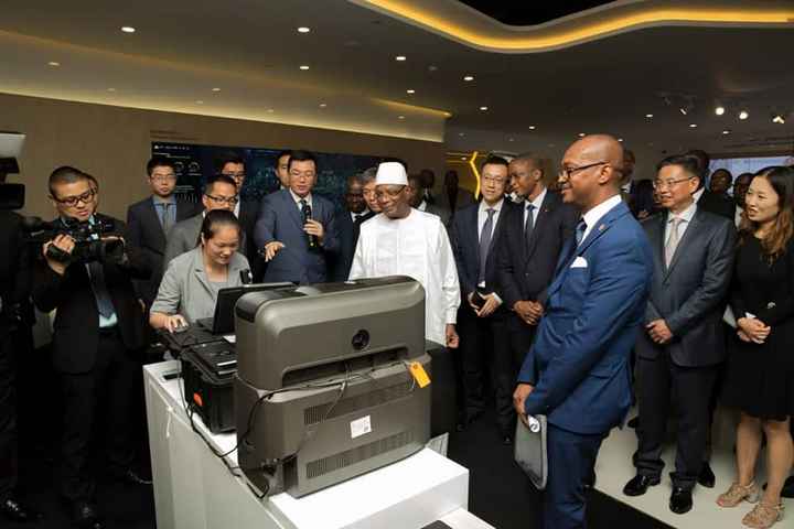 Coopération numérique : Le Président IBK à l’Institut de Recherche de Huawei Coopération numérique : Le Président IBK à l’Institut de Recherche de Huawei