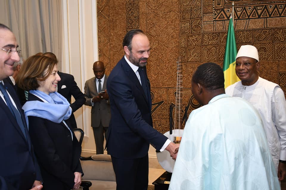Mali : le Premier ministre français  insiste sur les “deux jambes” de la sécurité et du développement.
