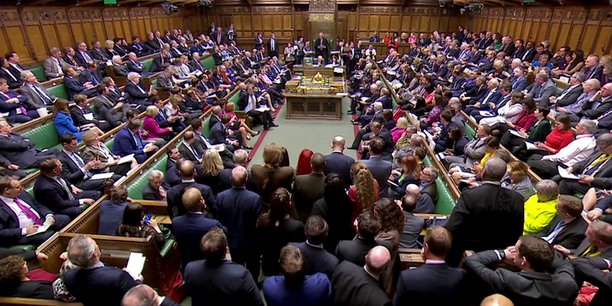 Les députés de la Chambre des communes ont rejeté, vendredi 29 mars, l'accord de sortie du Royaume-Uni de l'Union européenne par 344 voix contre 286. (Crédits : Reuters TV)