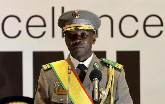 Mali : le colonel Assimi Goïta investi président de la Transition