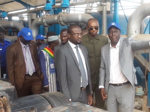 Le ministre des mines, de l’Energie et de l’Eau visitant la station compacte de potabilisation n° 2 a Kalabambougou : “Notre objectif est de faire de la fourniture régulière de l’eau potable un outil privilégié de croissance économique…” Le ministre des mines, de l’Energie et de l’Eau visitant la station compacte de potabilisation n° 2 a Kalabambougou : “Notre objectif est de faire de la fourniture régulière de l’eau potable un outil privilégié de croissance économique…”