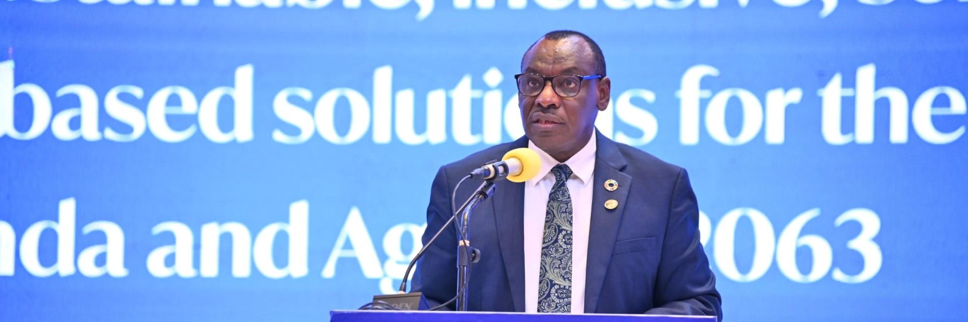 Réunions de printemps de la Bm et du Fmi : Claver Gatete de la Cea dénonce des notations de crédit « injustes » pour l’Afrique
